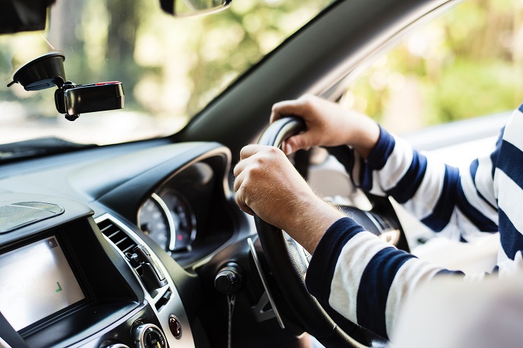 Govt to remove minimum educational qualification requirement for driving licence. Govt to remove minimum educational qualification requirement for driving licence.- India TV Hindi