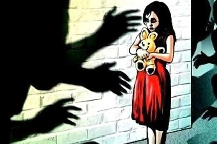 यूपी में 40 साल के शख्स ने की 8 साल की मासूम से दरिंदगी, घुमाने के बहाने दिया रेप को अंजाम यूपी में 40 साल के शख्स ने की 8 साल की मासूम से दरिंदगी, घुमाने के बहाने दिया रेप को अंजाम- India TV Hindi