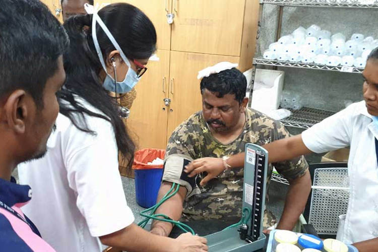 हैदराबाद में प्रतिमा स्थापित करने को लेकर झड़प, भाजपा विधायक घायल हैदराबाद में प्रतिमा स्थापित करने को लेकर झड़प, भाजपा विधायक घायल- India TV Hindi