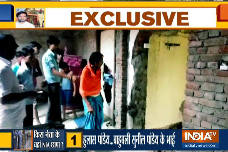 बिहार में कितने नेताओं के पास है AK-47? दीवार तोड़ी, AC उखाड़ा फिर भी नहीं मिले ‘असॉल्ट राइफल’ बिहार में कितने नेताओं के पास है AK-47? दीवार तोड़ी, AC उखाड़ा फिर भी नहीं मिले ‘असॉल्ट राइफल’- India TV Hindi