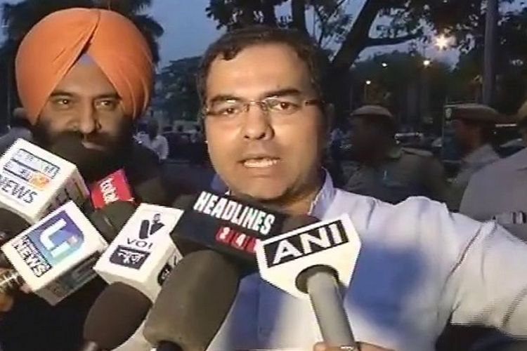 बीजेपी सांसद प्रवेश वर्मा का बड़ा बयान, कहा-दिल्ली में मची है मस्जिद बनाने की होड़ बीजेपी सांसद प्रवेश वर्मा का बड़ा बयान, कहा-दिल्ली में मची है मस्जिद बनाने की होड़- India TV Hindi