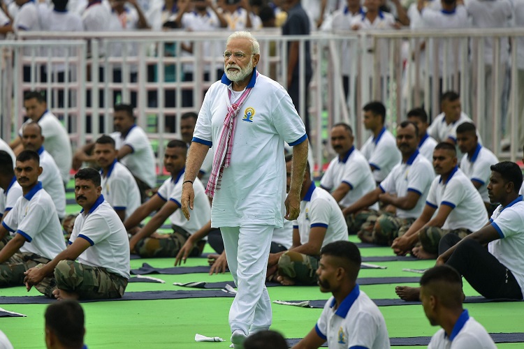 Prime Minister Narendra Modi during a mass yoga event... Prime Minister Narendra Modi during a mass yoga event...- India TV Hindi