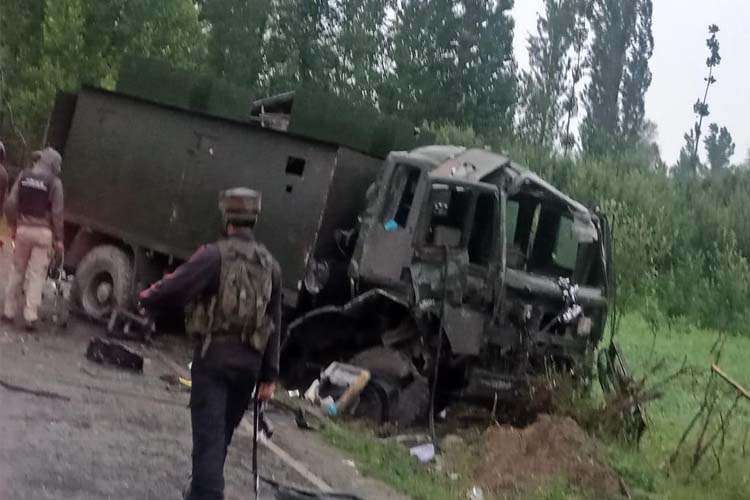 Pulwama Army Convoy attacked Pulwama Army Convoy attacked- India TV Hindi