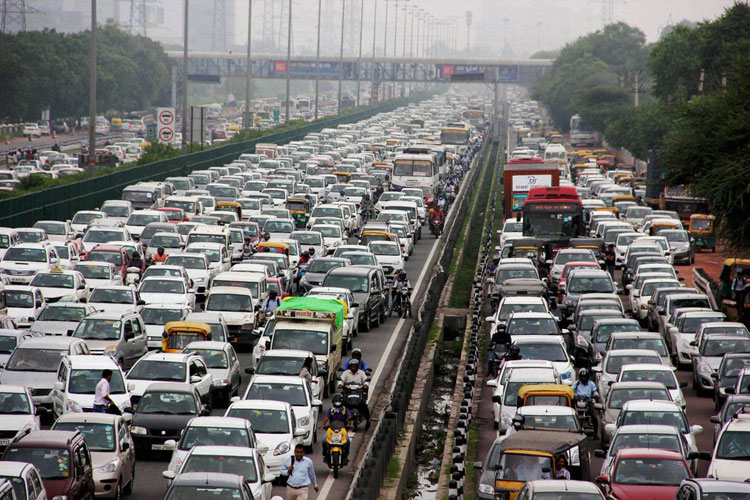 Mumbai's traffic rated worst in world, Delhi at fourth spot Mumbai's traffic rated worst in world, Delhi at fourth spot- India TV Hindi