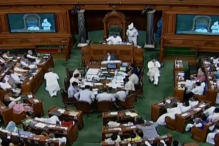 MPs from West Bengal greeted with Jai Shri Ram slogans in Lok Sabha at time of oath taking MPs from West Bengal greeted with Jai Shri Ram slogans in Lok Sabha at time of oath taking- India TV Hindi