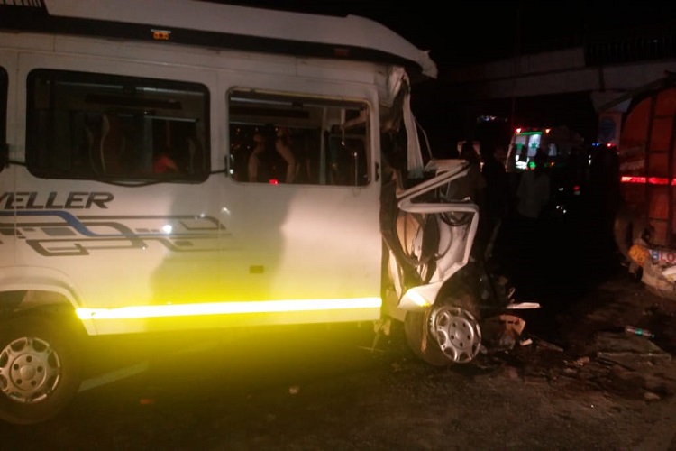 =Massive road accident, three dead =Massive road accident, three dead- India TV Hindi