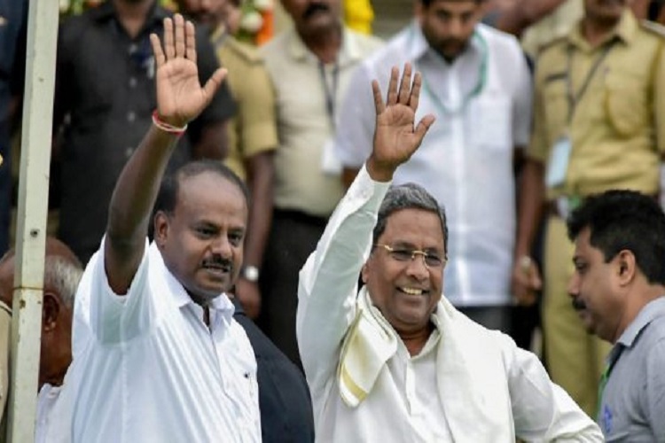 Kumaraswamy (left) with Siddaramaiah (right) (File... Kumaraswamy (left) with Siddaramaiah (right) (File...- India TV Hindi