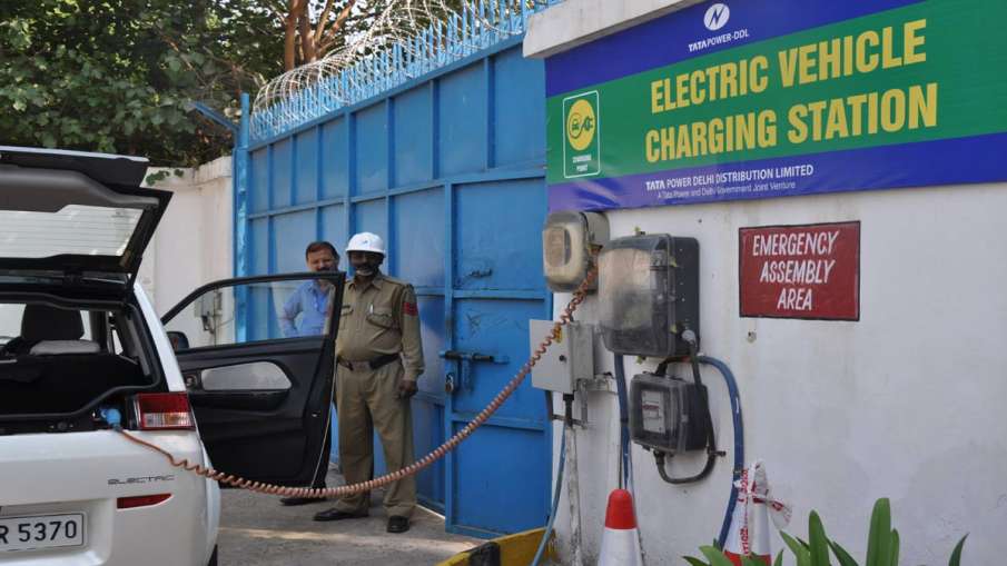 EESL to set up 100 EV charging stations in Noida- India TV Paisa