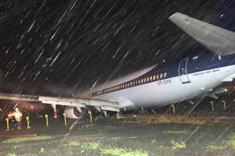 Mumbai Airport PRO: SpiceJet SG 6237 Jaipur-Mumbai flight overshot runway Mumbai Airport PRO: SpiceJet SG 6237 Jaipur-Mumbai flight overshot runway- India TV Hindi