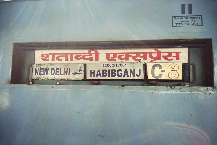 Man pulls chain of Delhi Habibganj Shatabdi Express to stops train for breakfast Man pulls chain of Delhi Habibganj Shatabdi Express to stops train for breakfast- India TV Hindi