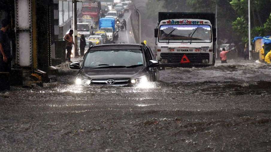 आसमान से फिर बरसी आफत, 'डूब' गई मायानगरी; 24-25 को भारी बारिश की चेतावनी आसमान से फिर बरसी आफत, 'डूब' गई मायानगरी; 24-25 को भारी बारिश की चेतावनी- India TV Hindi