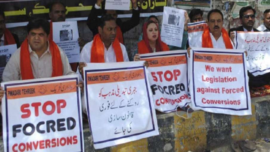 Pakistan's Sindh Assembly passes resolution to stop forced conversion of Hindu girls Pakistan's Sindh Assembly passes resolution to stop forced conversion of Hindu girls- India TV Hindi