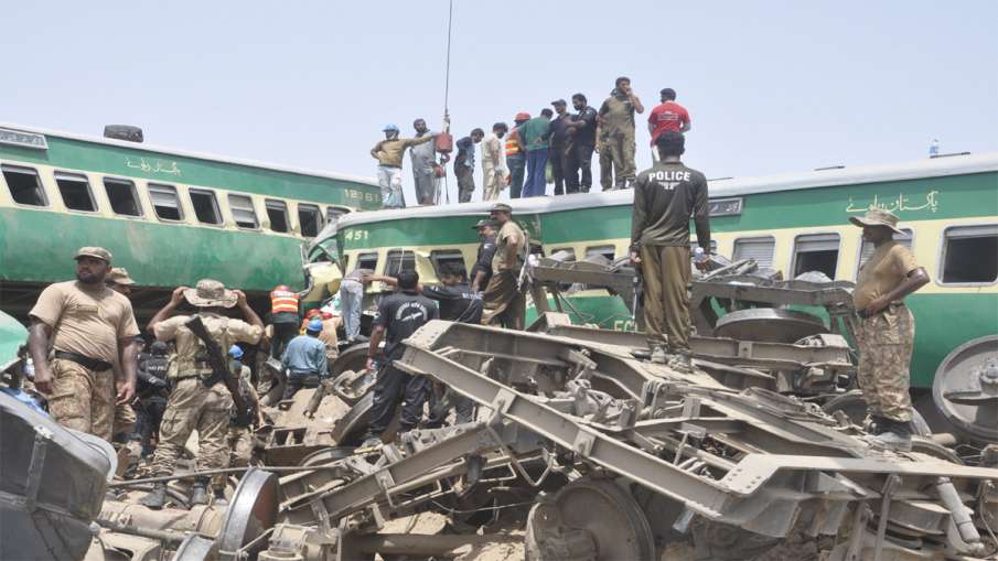 Pakistan Train Accident Pakistan Train Accident- India TV Hindi