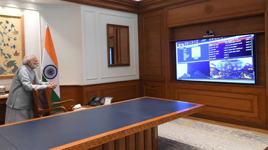 PM Modi congratulates ISRO on successful launch of Chandrayaan 2 PM Modi congratulates ISRO on successful launch of Chandrayaan 2- India TV Hindi