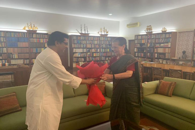 Raj Thackeray and Sonia Gandhi Raj Thackeray and Sonia Gandhi- India TV Hindi
