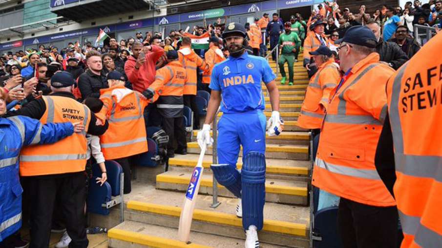 विराट कोहली से मतभेद की खबरों के बीच रोहित ने शेयर की अपनी तस्वीर, बोले- मैं अपनी टीम के लिए ही नहीं विराट कोहली से मतभेद की खबरों के बीच रोहित ने शेयर की अपनी तस्वीर, बोले- मैं अपनी टीम के लिए ही नहीं- India TV Hindi