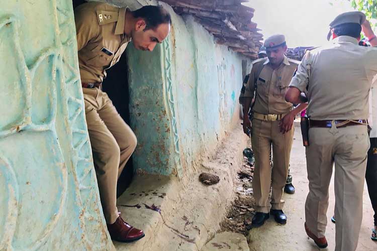 S P Salman Taj Patil visits the house of a victim killed... S P Salman Taj Patil visits the house of a victim killed...- India TV Hindi