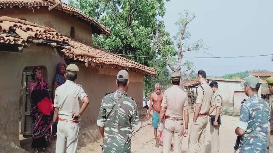 जमीन विवाद में बिछा दी लाशें, हमले में 3 महिलाओं समेत 10 की मौत जमीन विवाद में बिछा दी लाशें, हमले में 3 महिलाओं समेत 10 की मौत- India TV Hindi