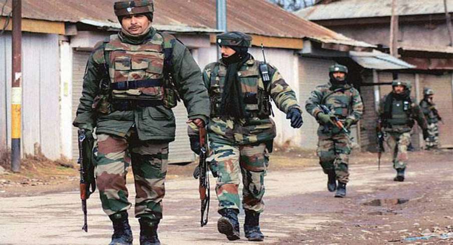 Amarnath Yatra suspended from Jammu to Srinagar amid shutdown call Amarnath Yatra suspended from Jammu to Srinagar amid shutdown call- India TV Hindi