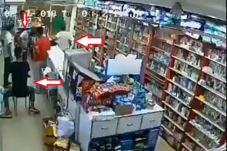 Robbery in medical store Robbery in medical store- India TV Hindi