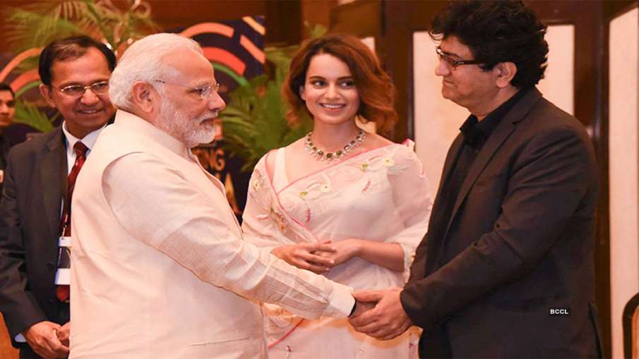 Kangana Prasoon Joshi with PM Modi Kangana Prasoon Joshi with PM Modi- India TV Hindi