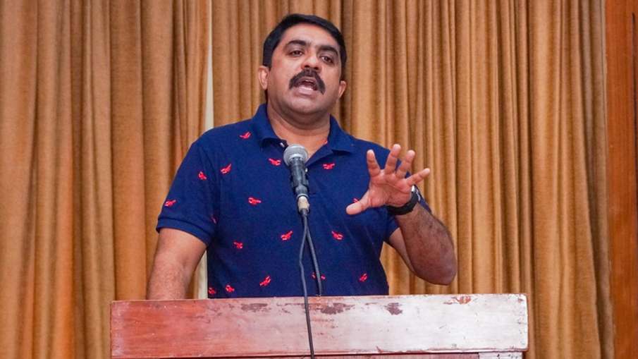 Goa Forward Party chief Vijai Sardesai accuses CM Pramod Sawant of 'back-stabbing' Goa Forward Party chief Vijai Sardesai accuses CM Pramod Sawant of 'back-stabbing' - India TV Hindi