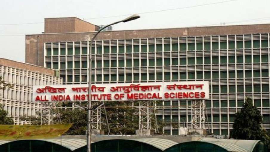 President Ramnath Kovind visits Arun Jaitley who is admitted at AIIMS President Ramnath Kovind visits Arun Jaitley who is admitted at AIIMS- India TV Hindi