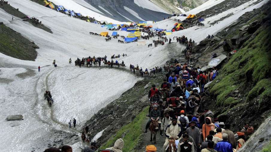 Amarnat Yatris advised to return to safe place as soon as posible Amarnat Yatris advised to return to safe place as soon as posible - India TV Hindi