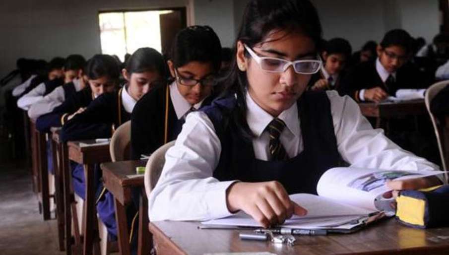 Government sent notice to schools, CBSE may snatch... Government sent notice to schools, CBSE may snatch...- India TV Hindi