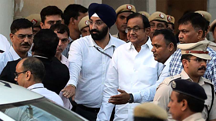 Supreme Court extends till Wednusday interim protection from arrest to Chidambaram in INX Media mone Supreme Court extends till Wednusday interim protection from arrest to Chidambaram in INX Media mone- India TV Hindi