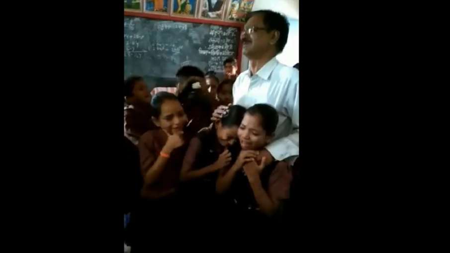 अध्यापक के ट्रांसफर... अध्यापक के ट्रांसफर...- India TV Hindi