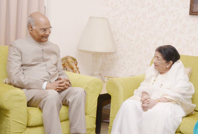 लता मंगेशकर से मिलने... लता मंगेशकर से मिलने...- India TV Hindi