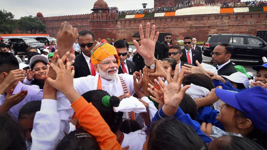 Independence Day: PM Narendra Modi meets school children after Independence Day speech | PTI Independence Day: PM Narendra Modi meets school children after Independence Day speech | PTI- India TV Hindi