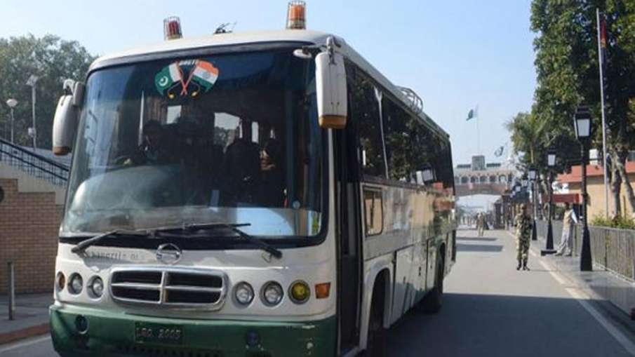 Cross-LoC bus service Paigam-e-Aman from Poonch to... Cross-LoC bus service Paigam-e-Aman from Poonch to...- India TV Hindi