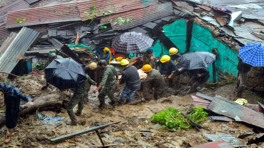Fire and police personnel attempt to rescue a person... Fire and police personnel attempt to rescue a person...- India TV Hindi