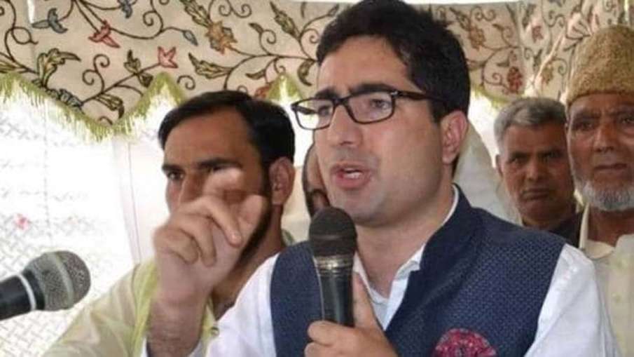 Shah Faesal sent back to Kashmir from Delhi, detained under PSA in Srinagar Shah Faesal sent back to Kashmir from Delhi, detained under PSA in Srinagar- India TV Hindi