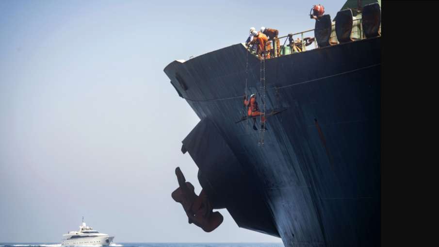 Gibraltar: Crew members of the Grace 1 super tanker remove the name of ship in the British territory Gibraltar: Crew members of the Grace 1 super tanker remove the name of ship in the British territory- India TV Hindi