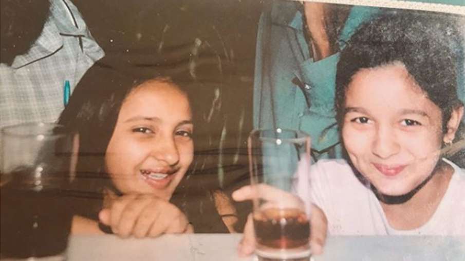 आलिया भट्ट ने फ्रेंड के बर्थडे पर शेयर की अपनी Throwback Picture आलिया भट्ट ने फ्रेंड के बर्थडे पर शेयर की अपनी Throwback Picture- India TV Hindi