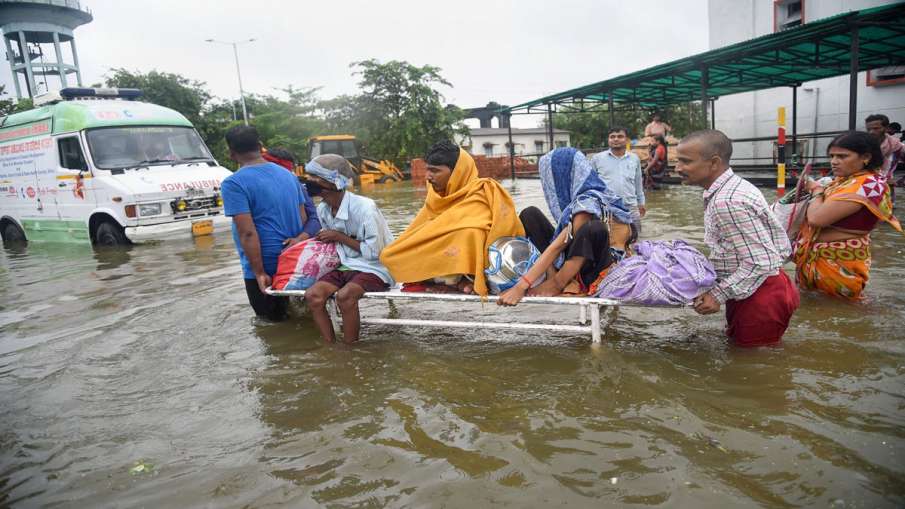 Patients being shifted from flooded Nalanda Medical... Patients being shifted from flooded Nalanda Medical...- India TV Hindi