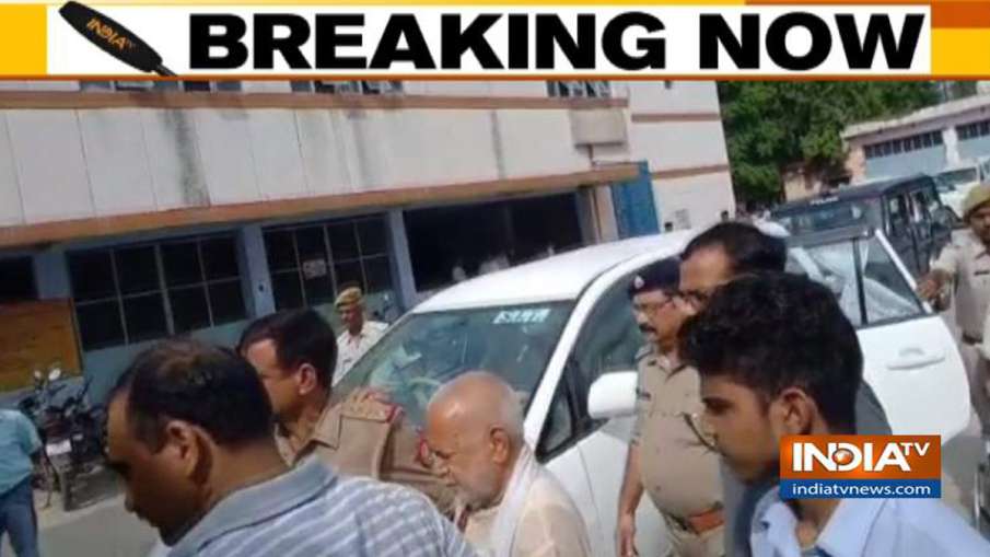 पूर्व केंद्रीय मंत्री चिन्मयानंद यौन शोषण के आरोप में गिरफ्तार पूर्व केंद्रीय मंत्री चिन्मयानंद यौन शोषण के आरोप में गिरफ्तार- India TV Hindi