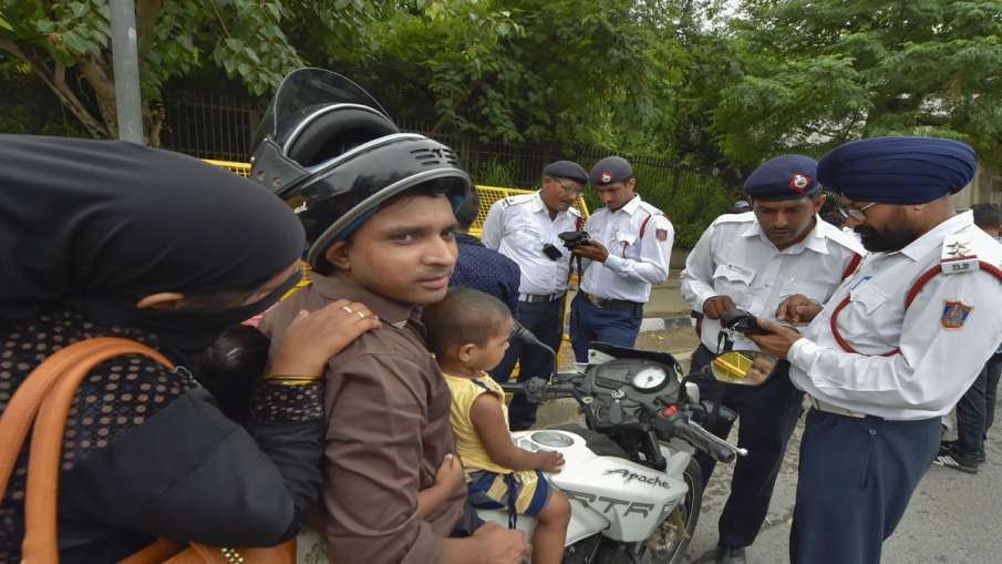 Delhi Police issues 3900 challans for traffic... Delhi Police issues 3900 challans for traffic...- India TV Hindi