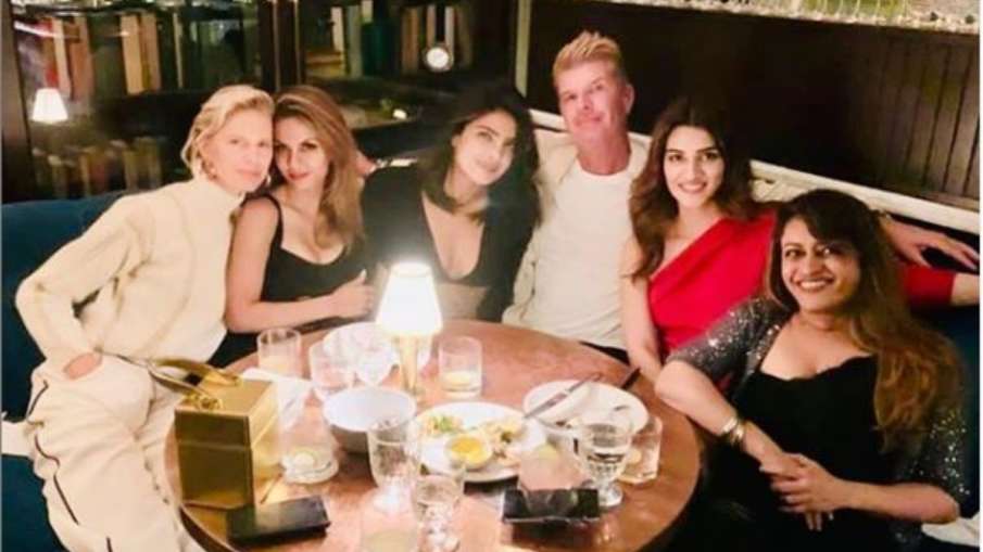 Kriti sanon with priyanka chopra Kriti sanon with priyanka chopra- India TV Hindi