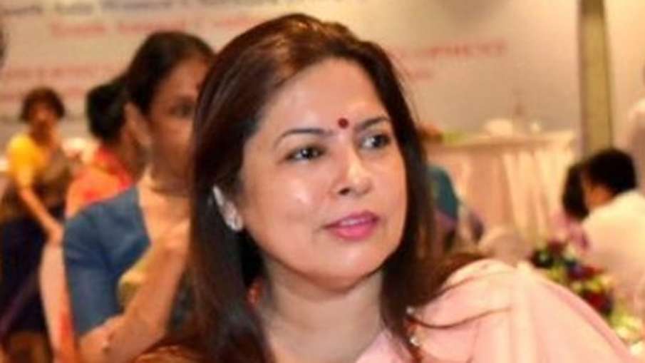 Drink water from cupped hands, says BJP MP Meenakshi Lekhi | Facebook Drink water from cupped hands, says BJP MP Meenakshi Lekhi | Facebook- India TV Hindi