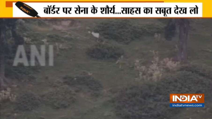 घुसपैठ की कोशिश में मारे गए कमांडो के शव ले गए पाक सैनिक, वीडियो आया सामने घुसपैठ की कोशिश में मारे गए कमांडो के शव ले गए पाक सैनिक, वीडियो आया सामने- India TV Hindi