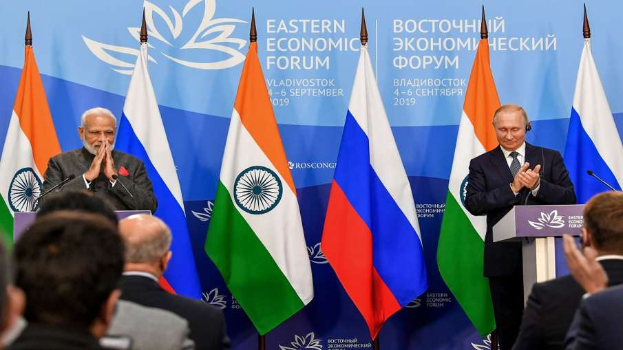 Prime Minister Narendra Modi with President of Russian Federation Vladimir Putin during the joint pr Prime Minister Narendra Modi with President of Russian Federation Vladimir Putin during the joint pr- India TV Hindi