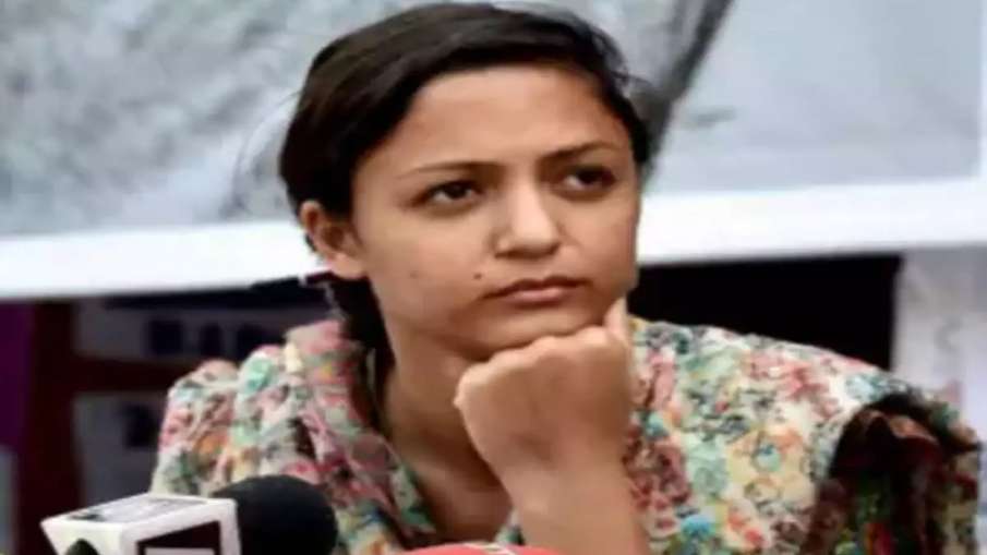 शेहला रशीद पर देशद्रोह का मामला दर्ज, सेना को लेकर झूठी खबर फैलाने का आरोप शेहला रशीद पर देशद्रोह का मामला दर्ज, सेना को लेकर झूठी खबर फैलाने का आरोप- India TV Hindi