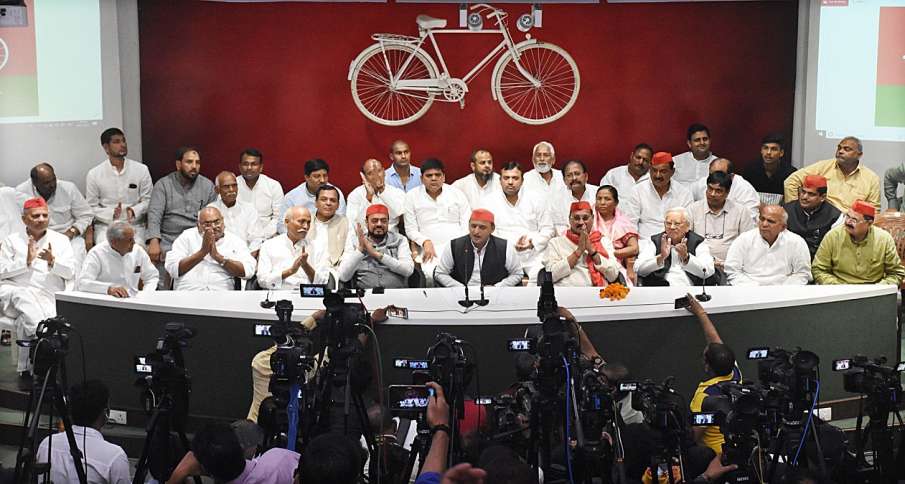 akhilesh akhilesh- India TV Hindi