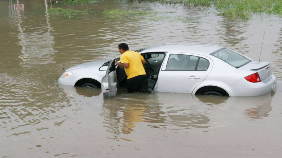 If your car is drowned in flood, then know how you will get the benefit of motor insurance- India TV Paisa