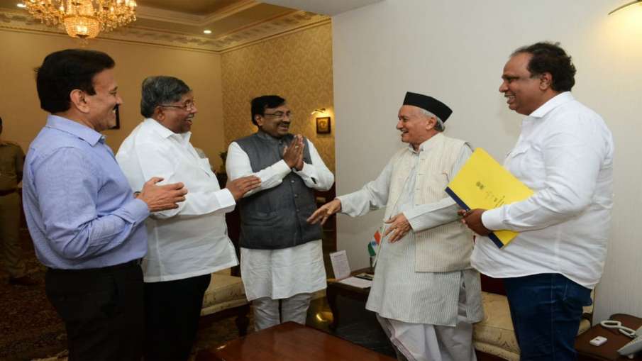 Maharashtra BJP delegation meets Governor Bhagat Singh Koshyari Maharashtra BJP delegation meets Governor Bhagat Singh Koshyari- India TV Hindi