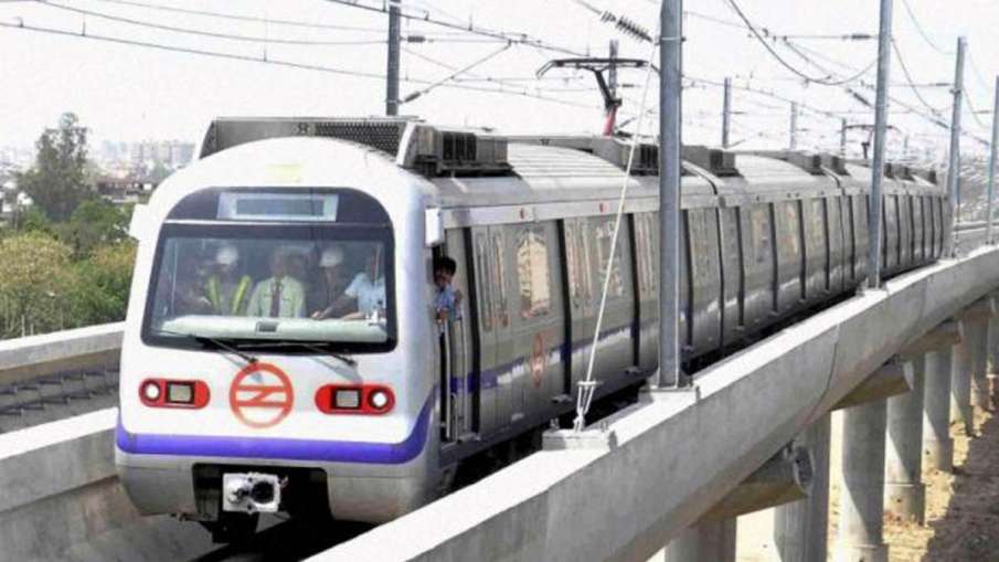 Trains are not halting at Udyog Bhawan and Patel Chowk Trains are not halting at Udyog Bhawan and Patel Chowk- India TV Hindi